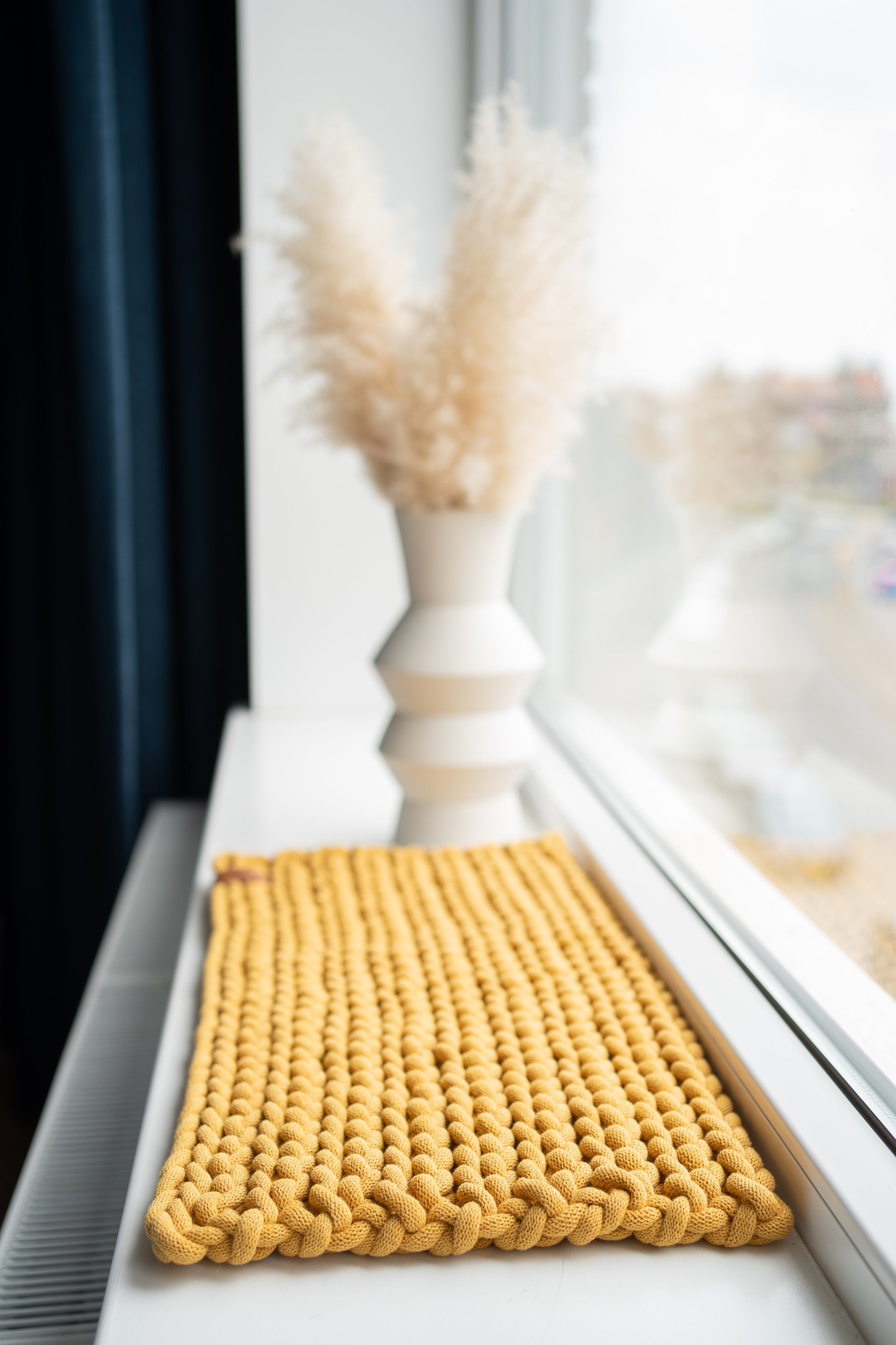 vensterbank mat voor katten in geel