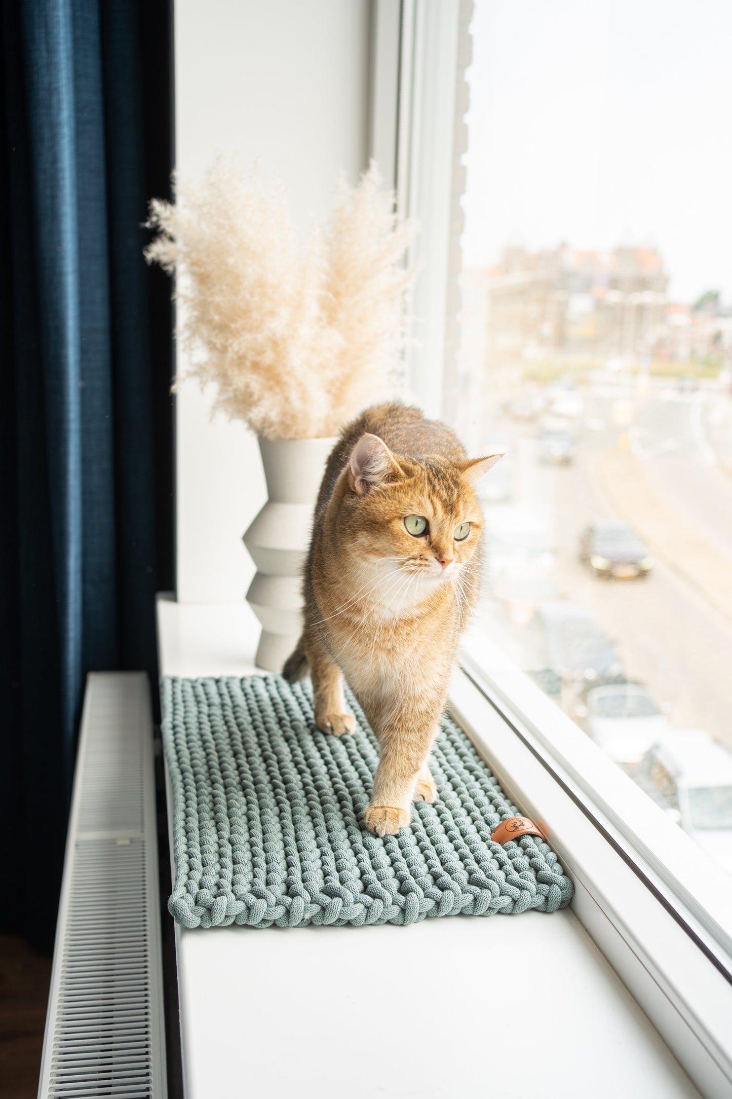 vensterbank mat voor katten in grijsgroen