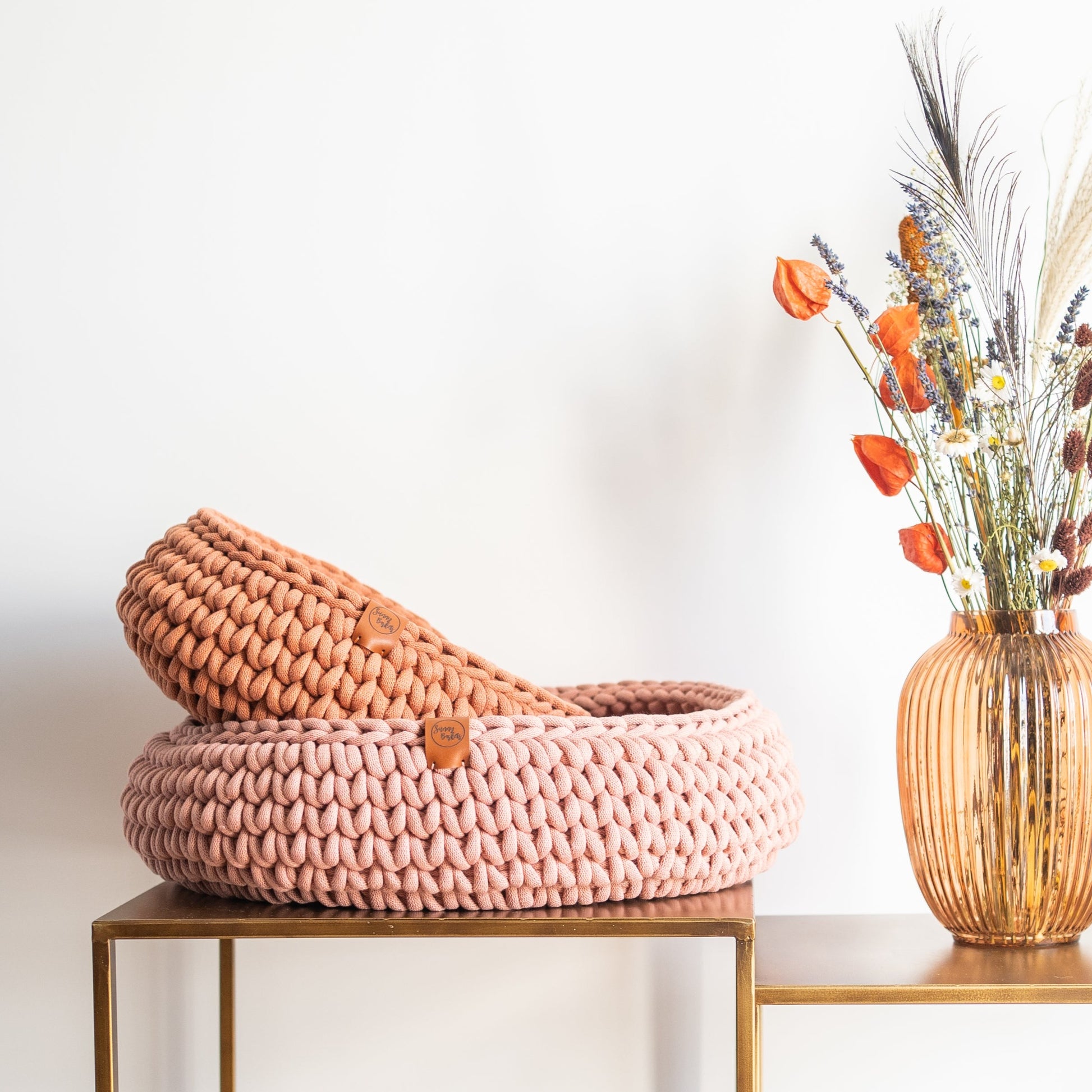 Sunny Baskets handgemaakte kattenmand in de kleur roze
