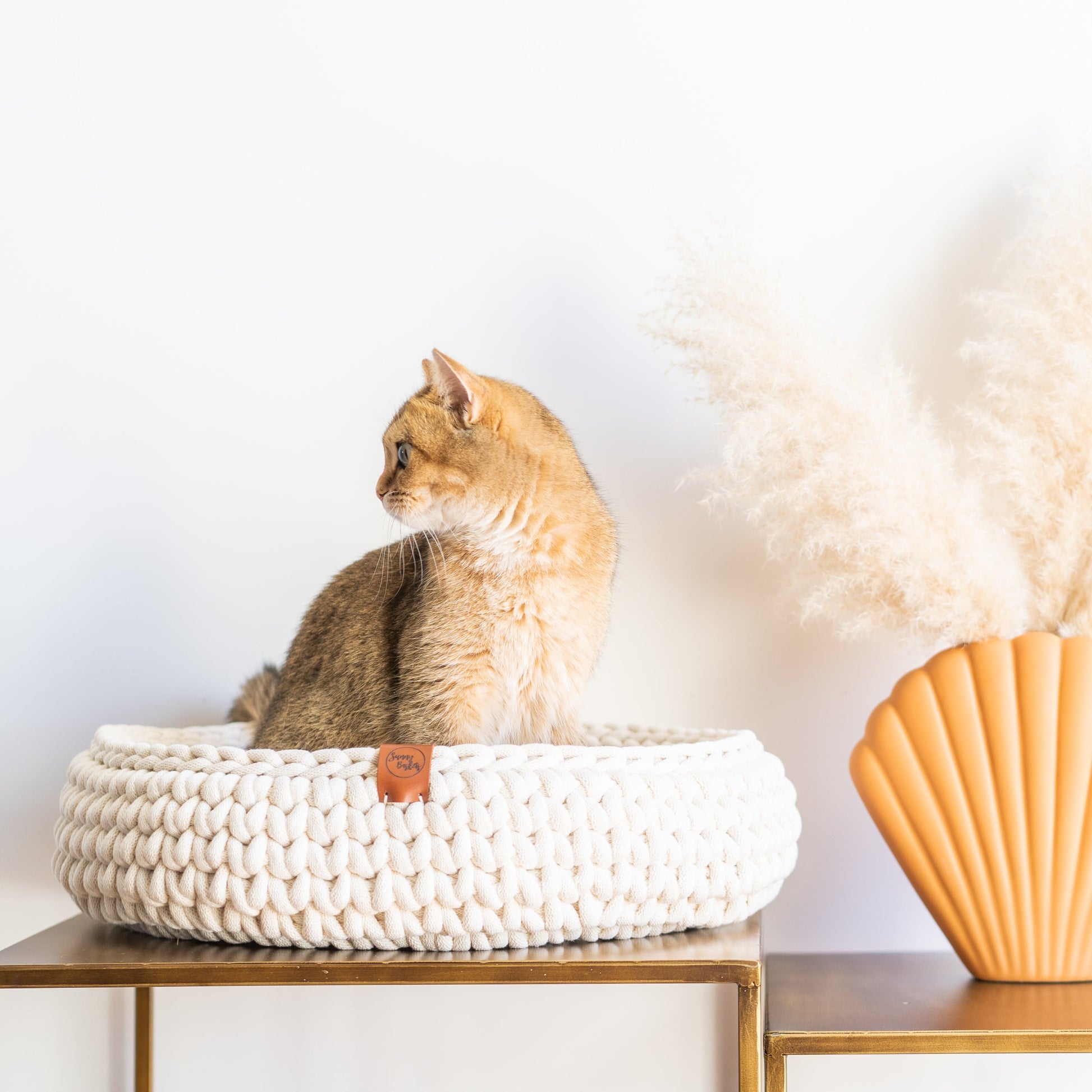 Sunny Baskets handgemaakte kattenmand in de kleur creme